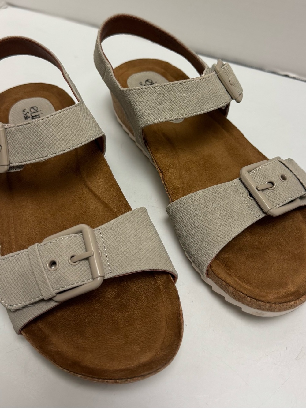 Eurosoft Glinda Gray Beige Strappy Buckle Sandals 8.5